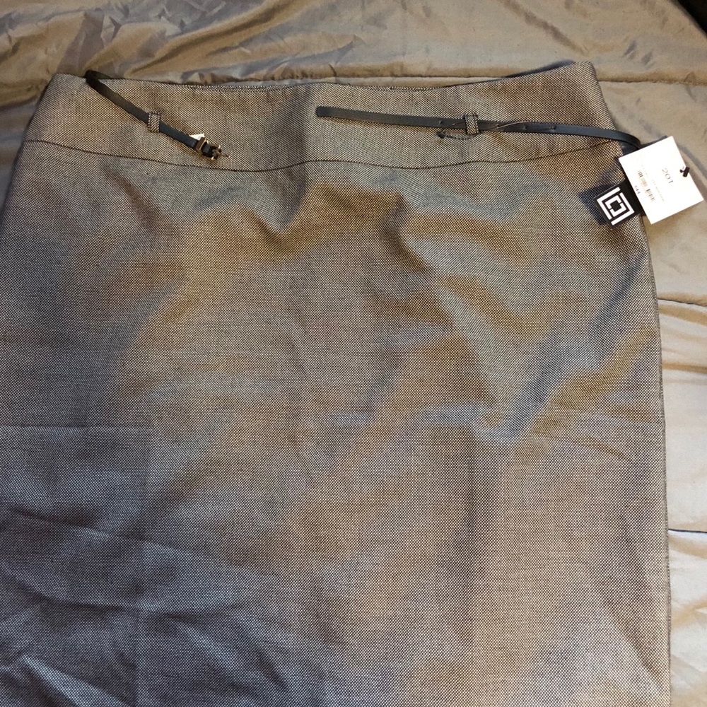 ✳️✳️NWT LIZ CLAIBORNE Skirt✳️✳️